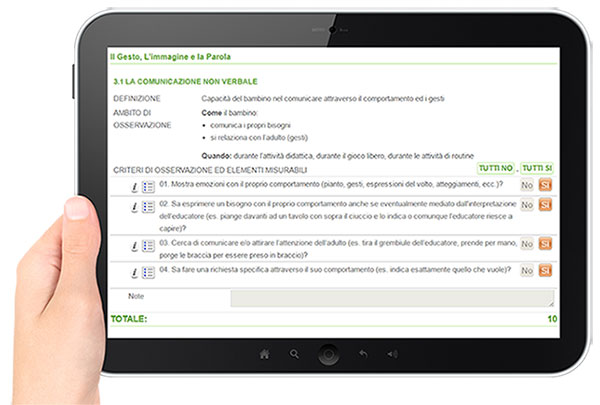 Tablet con immagine del software CHESS su dispositivi mobile